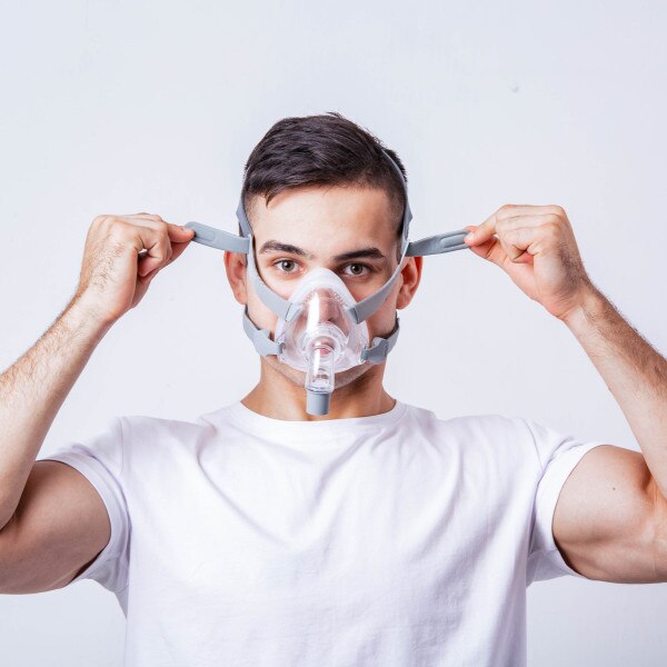 Man Using Siesta Full Face Mask